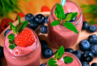 strawberry shake on clear drinking glass